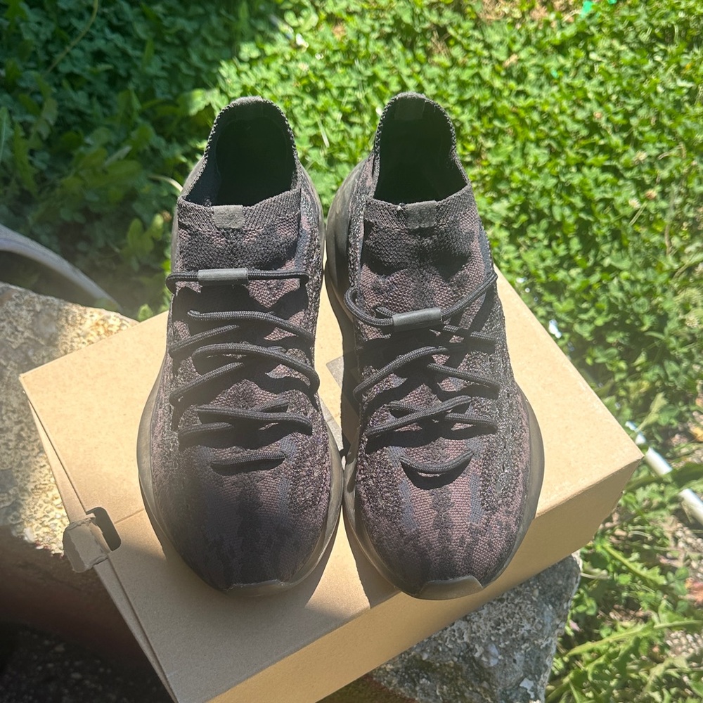 Stylish Black Men's Sneakers